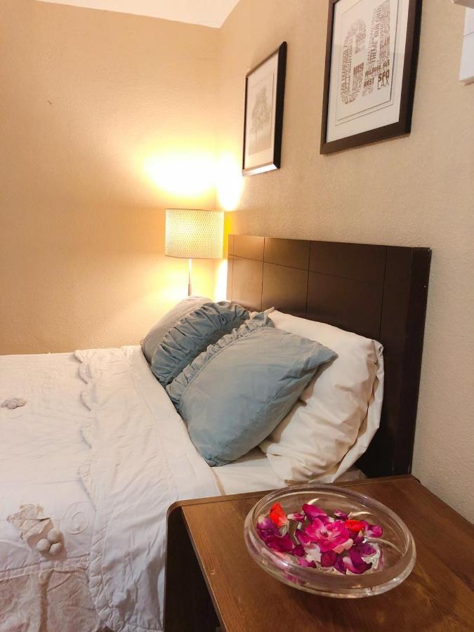 Royal Inn&Suites Hemet Bagian luar foto