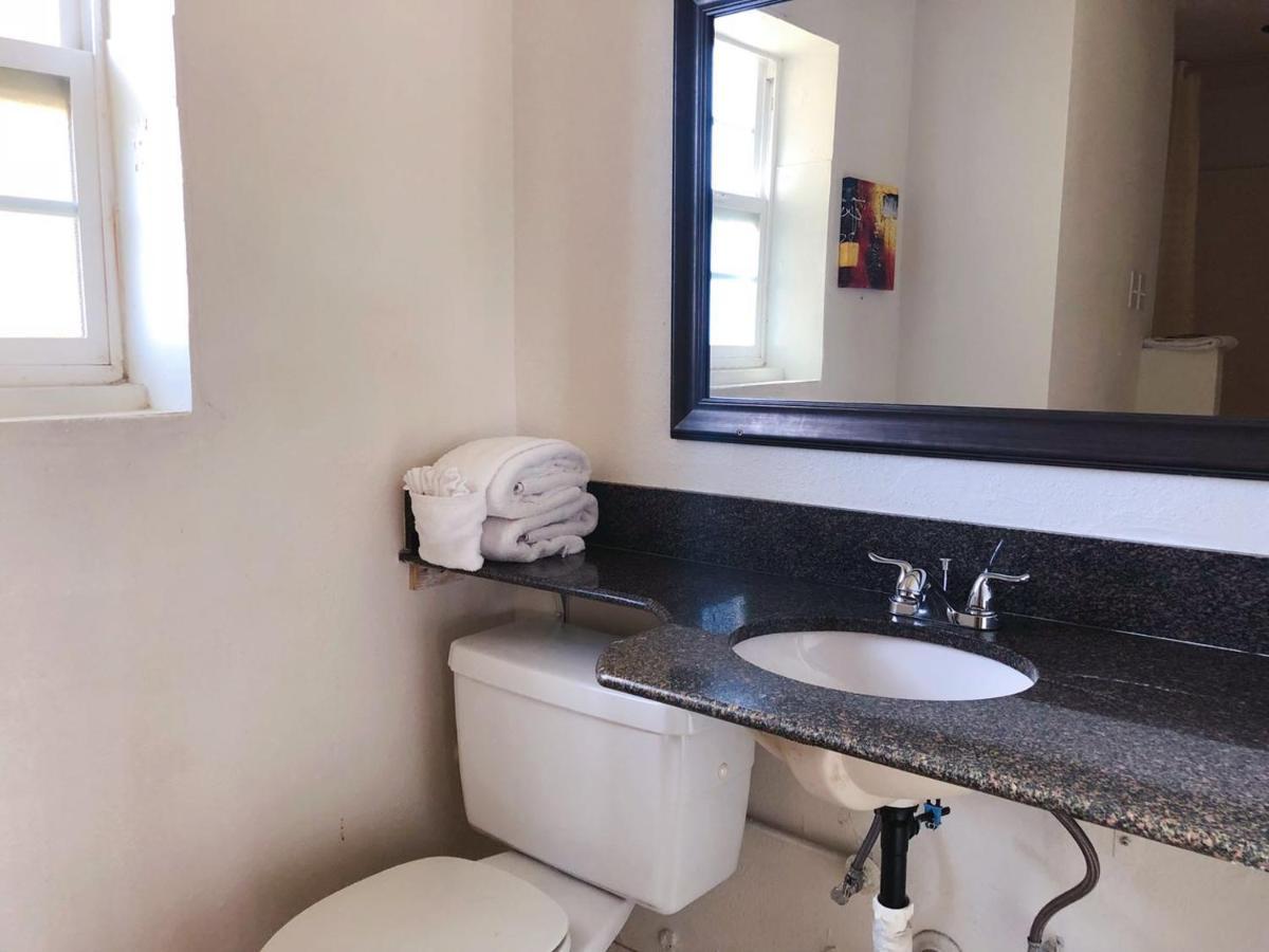Royal Inn&Suites Hemet Bagian luar foto