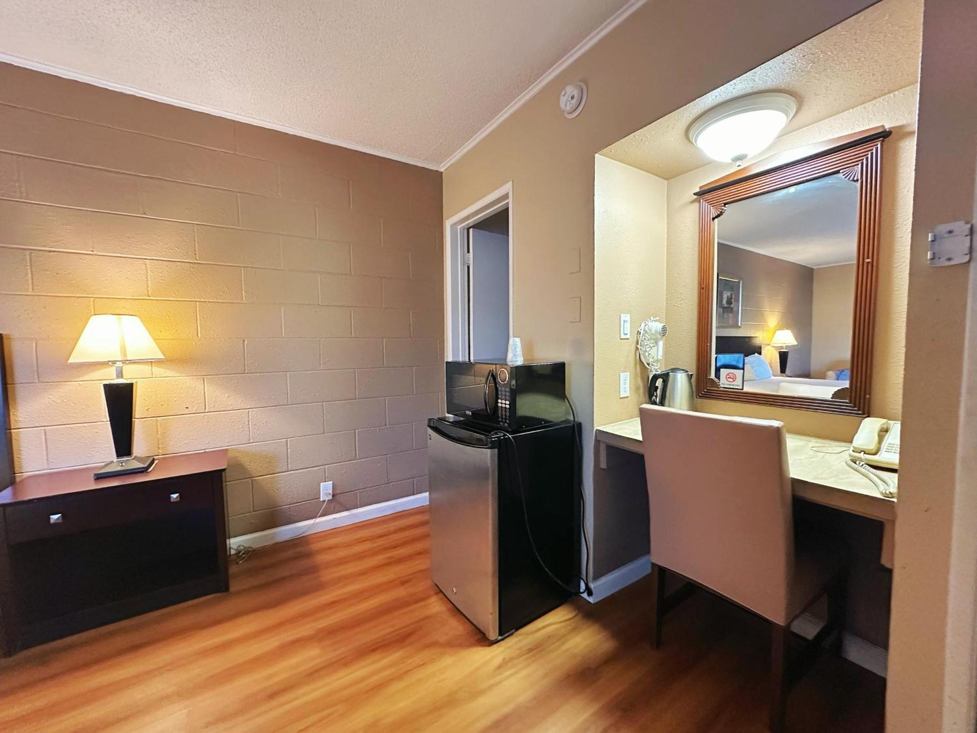 Royal Inn&Suites Hemet Bagian luar foto
