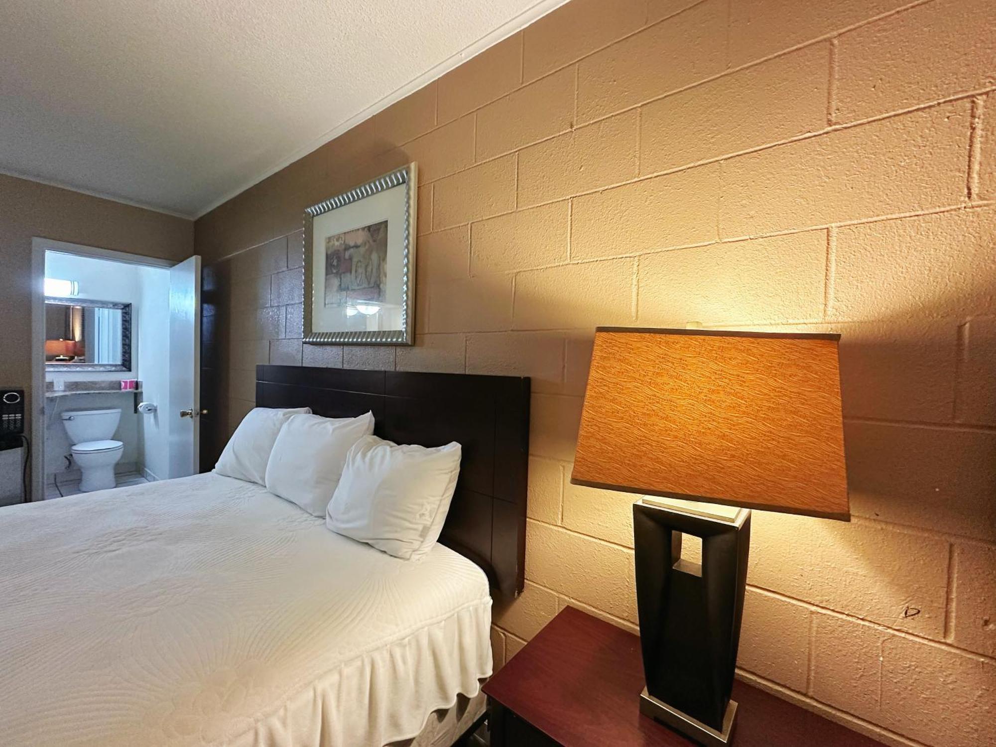Royal Inn&Suites Hemet Bagian luar foto
