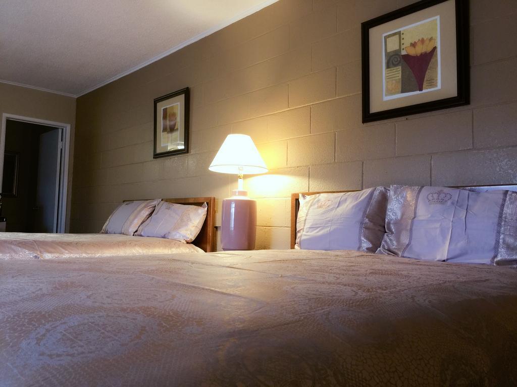 Royal Inn&Suites Hemet Bagian luar foto