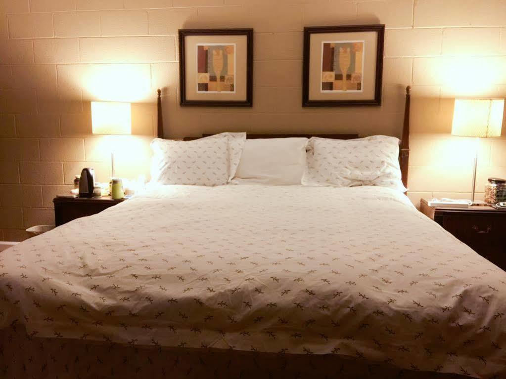 Royal Inn&Suites Hemet Bagian luar foto