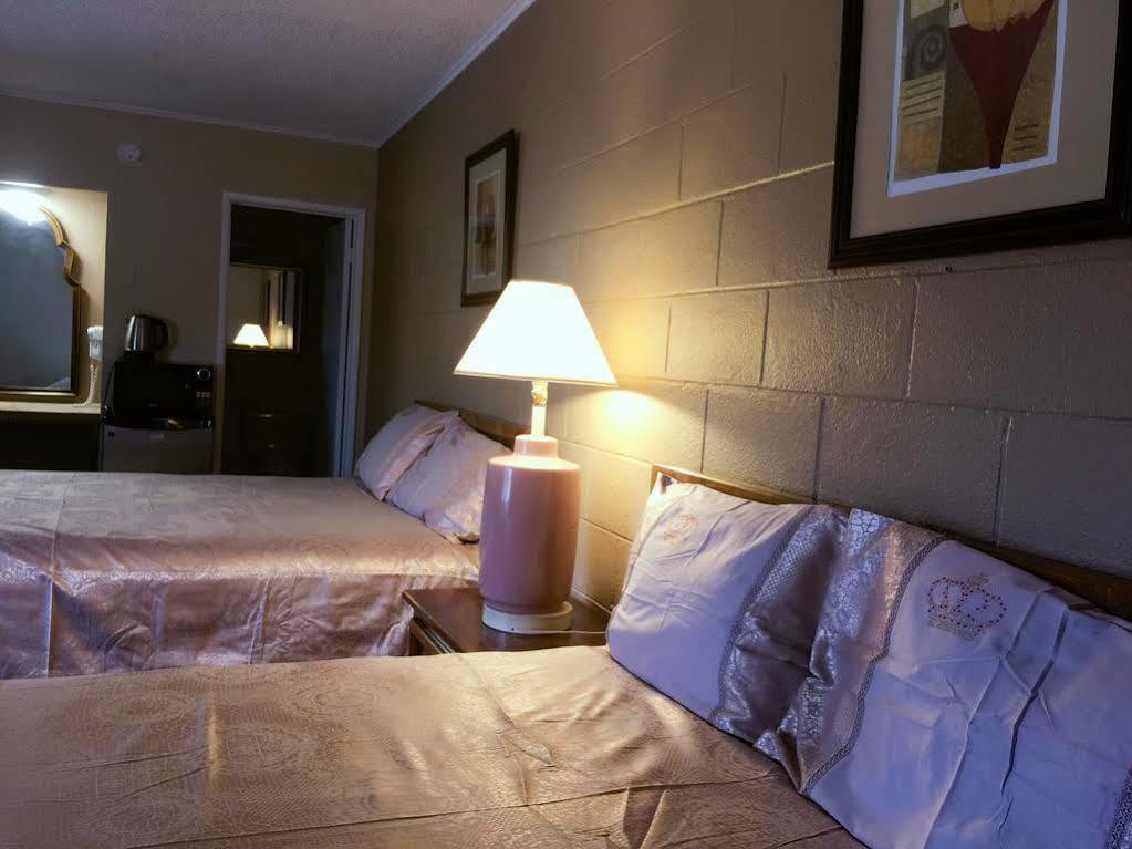 Royal Inn&Suites Hemet Bagian luar foto