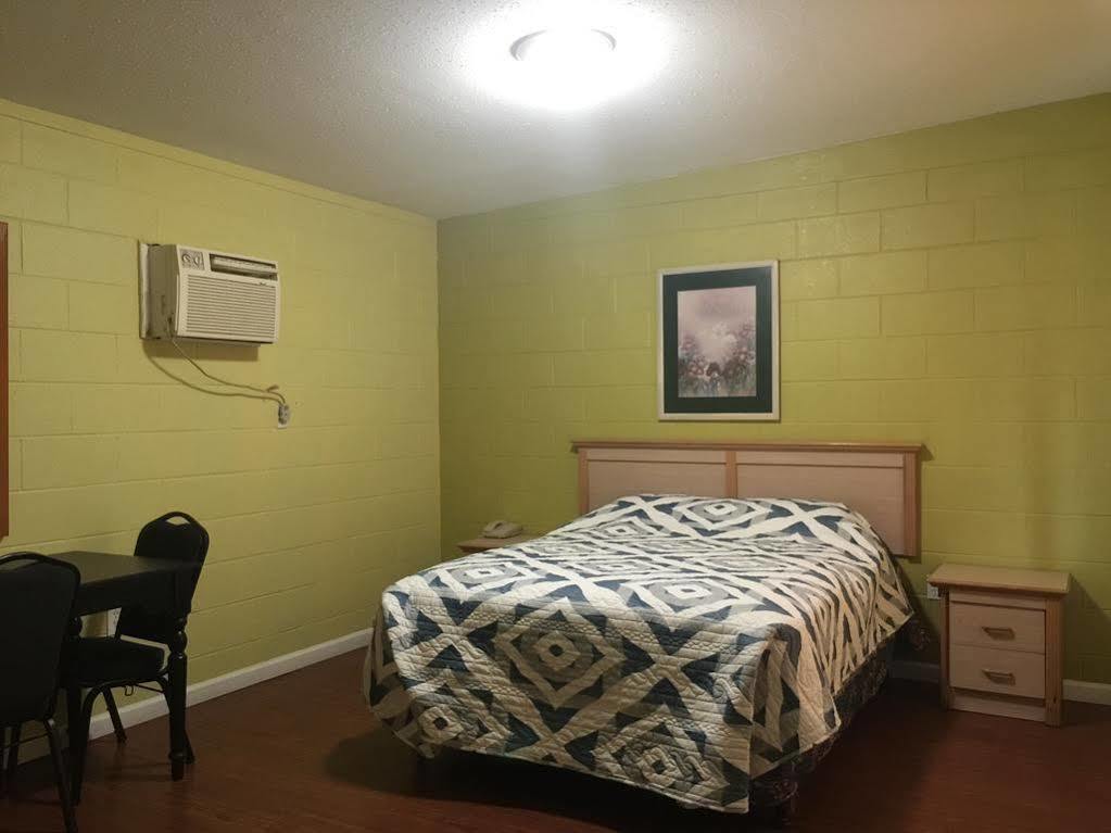 Royal Inn&Suites Hemet Bagian luar foto