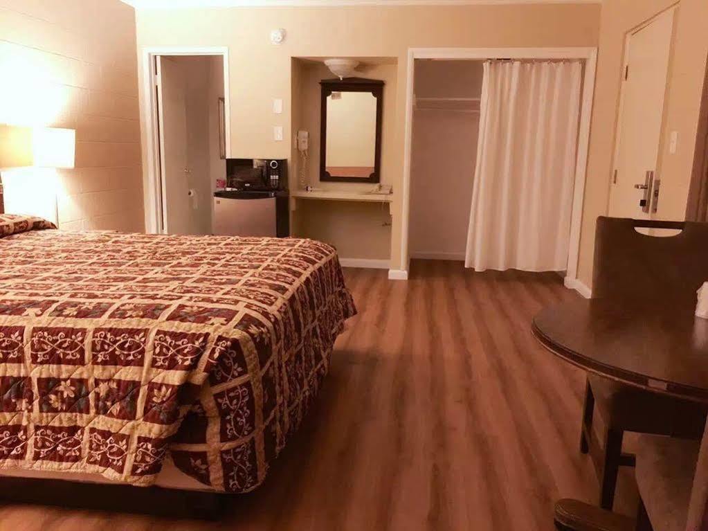 Royal Inn&Suites Hemet Bagian luar foto