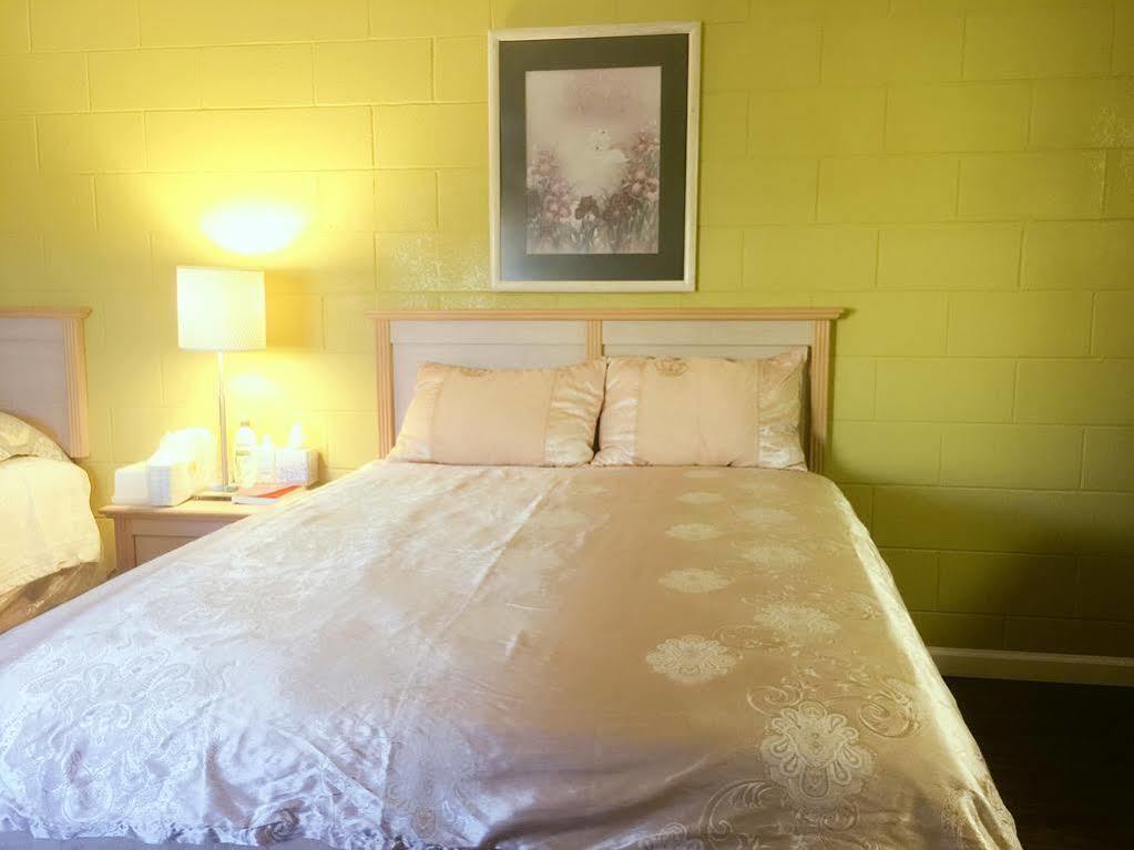Royal Inn&Suites Hemet Bagian luar foto
